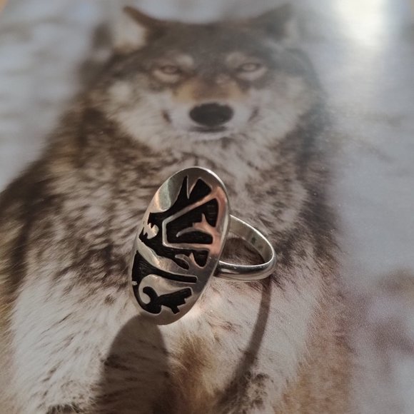 Native Hopi Wolf Sterling Ring - Picture 7 of 8